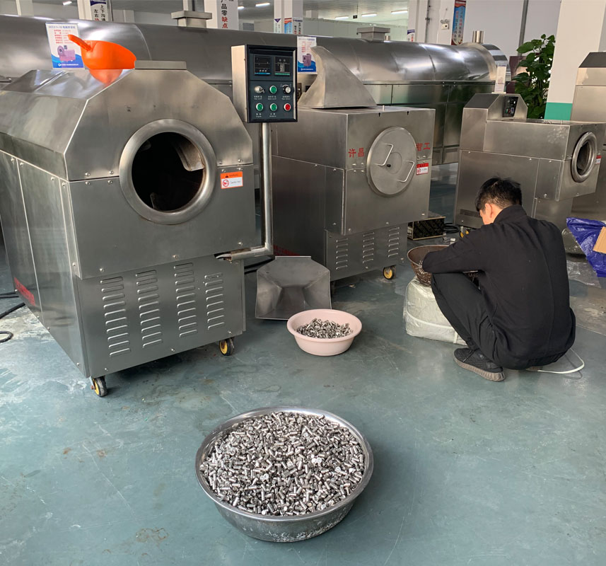 11月13日 客戶寄原料到廠，試機多功能電磁炒貨機烘干效果！