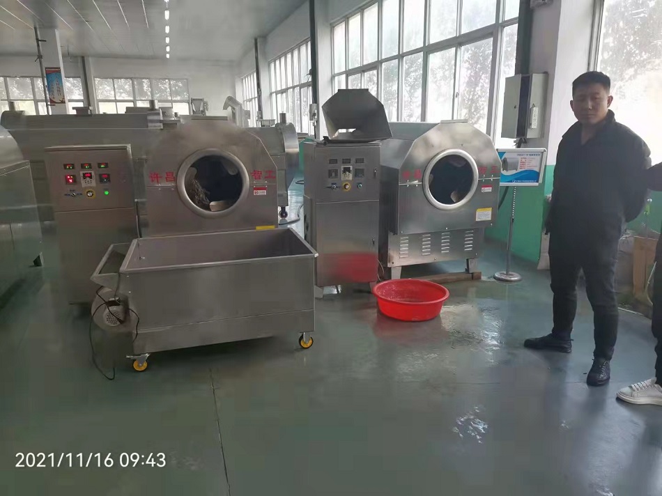 河北滄州客戶(hù)來(lái)廠試機(jī)中型電磁炒貨機(jī)炒貨機(jī)炒瓜子