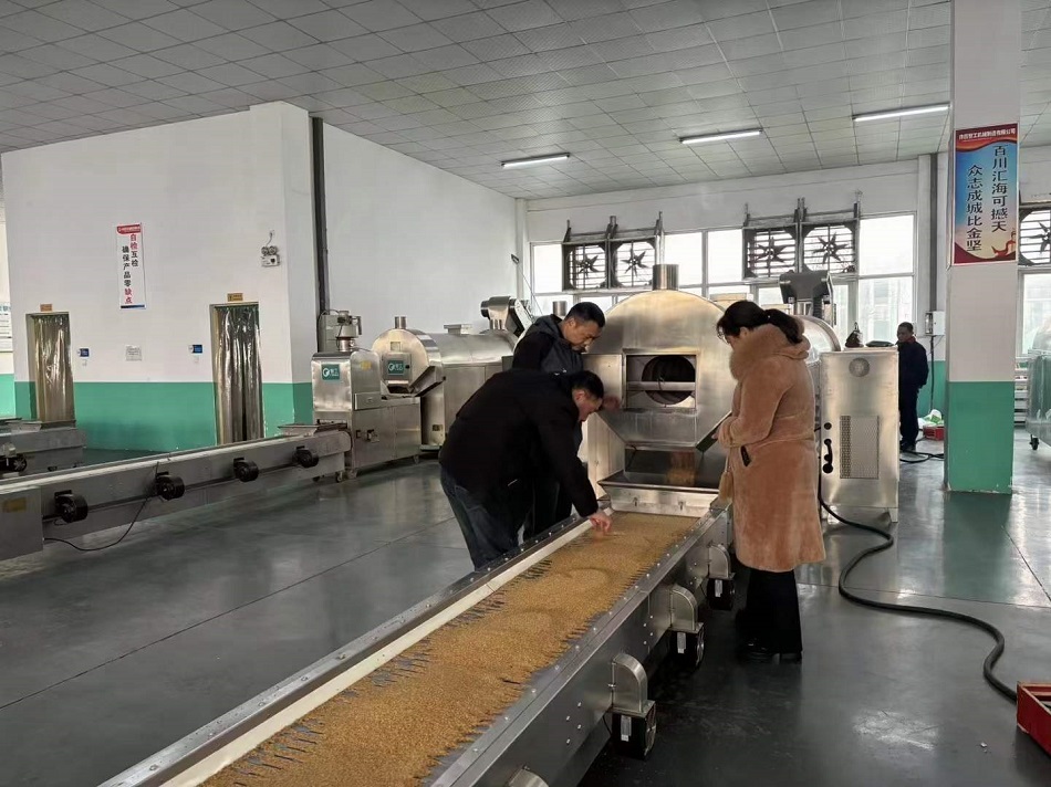 流水線(xiàn)炒貨機(jī).jpg